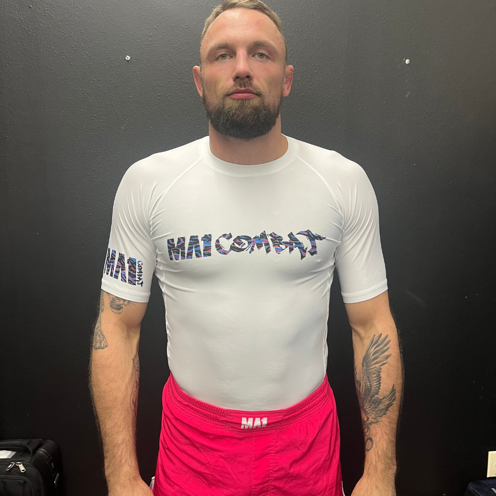 MA1 CAMO FIRE LOGO WHITE SHORT SLEEVE RASH GUARD
