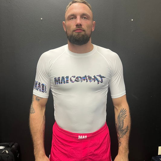 MA1 CAMO FIRE LOGO WHITE SHORT SLEEVE RASH GUARD