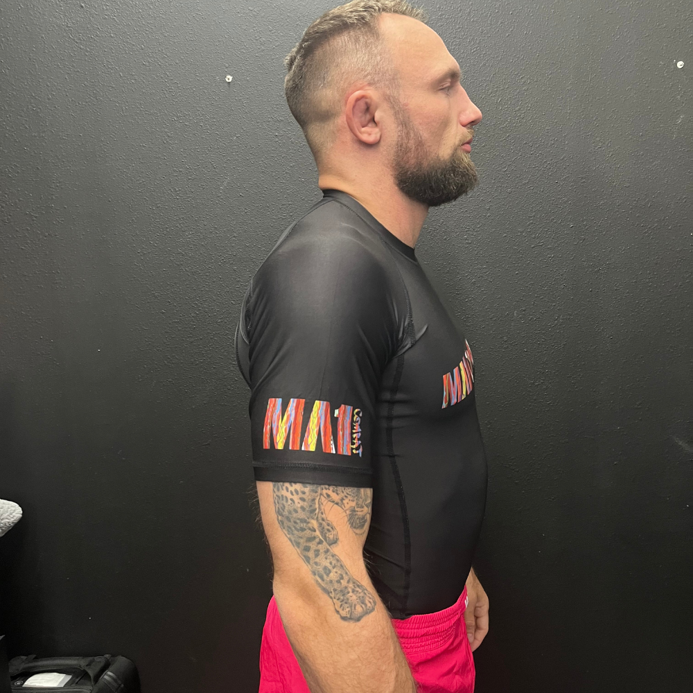 MA1 CHOATIC KNIT LOGO BLACK SHORT SLEEVE RASH GUARD